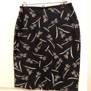 Ann Taylor NWOT Navy and White Print Pencil Skirt - Curvy Fit 8